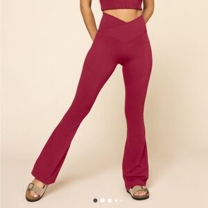 POPFLEX Active CrissCross Hourglass Flared Leggings with Pockets - Ruby Size S